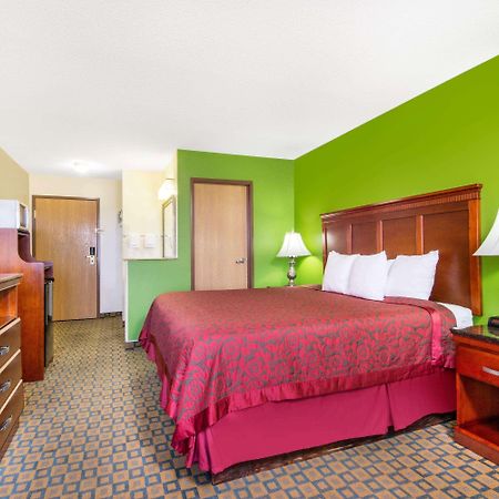 Days Inn & Suites By Wyndham Wichita Eksteriør billede