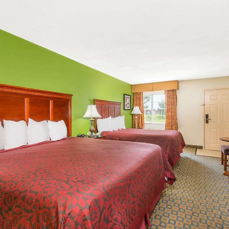 Days Inn & Suites By Wyndham Wichita Eksteriør billede