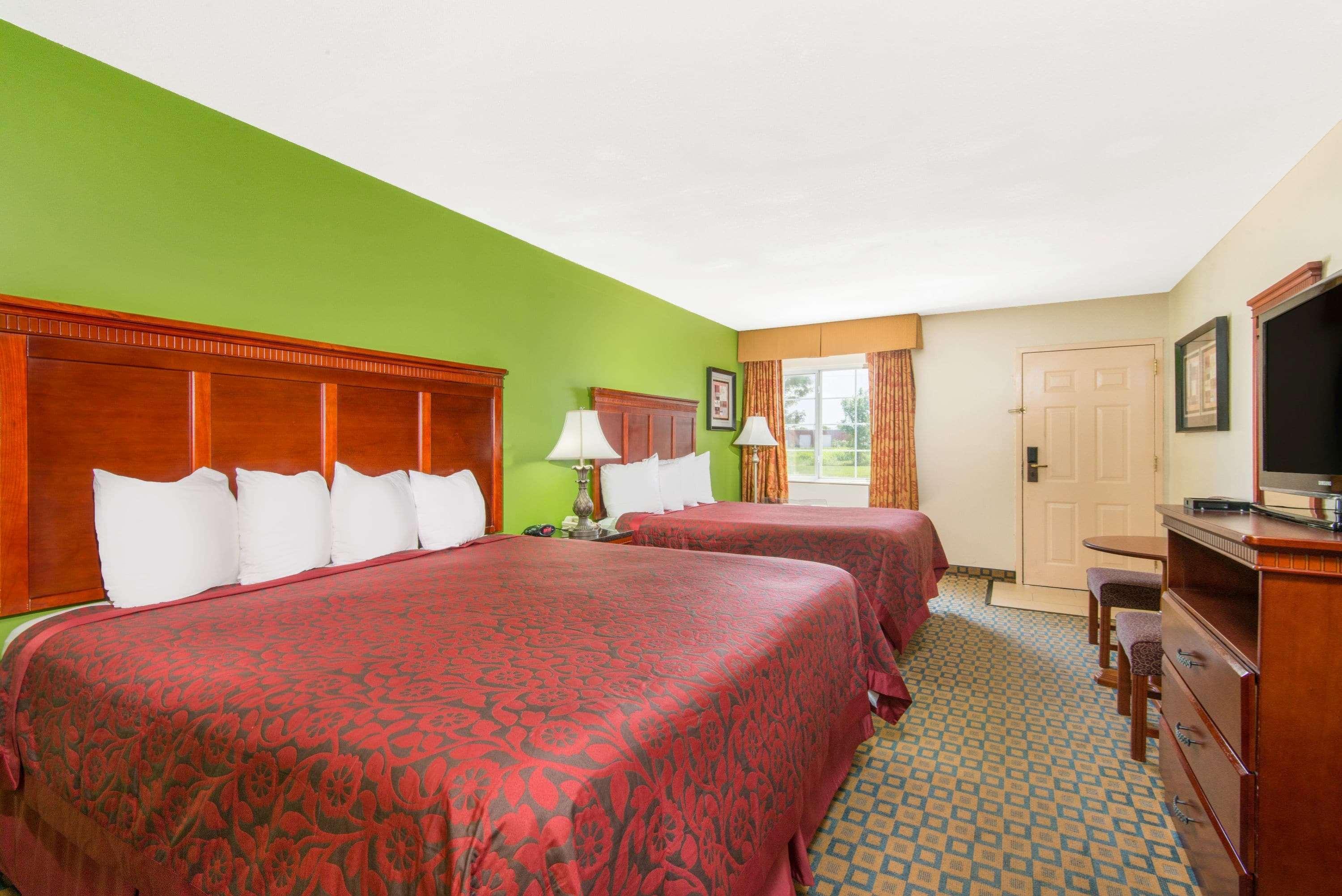 Days Inn & Suites By Wyndham Wichita Eksteriør billede