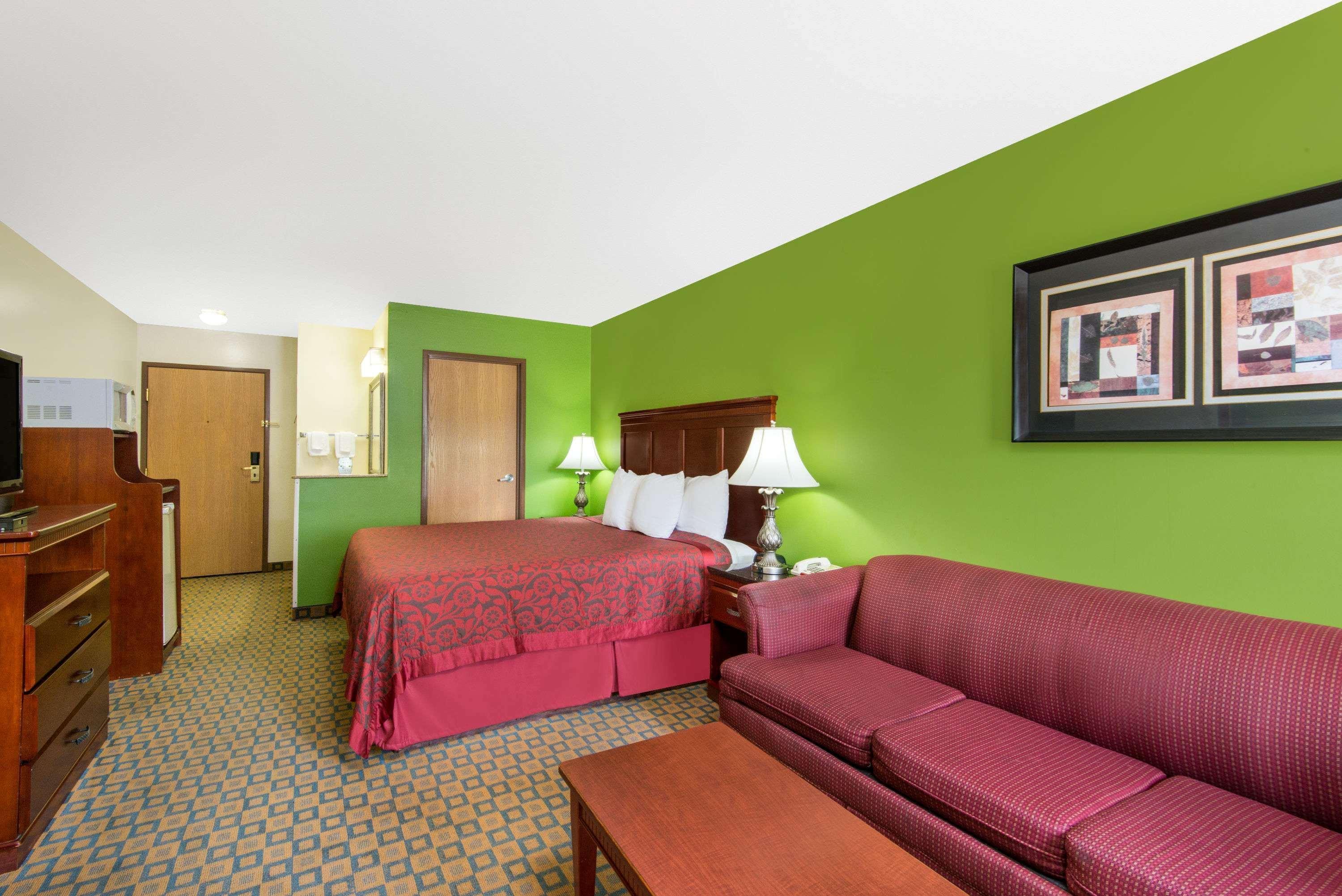 Days Inn & Suites By Wyndham Wichita Eksteriør billede